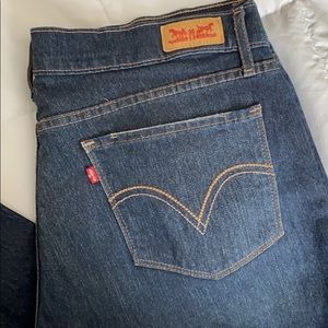 Levi’s 524 Skinny Jeans